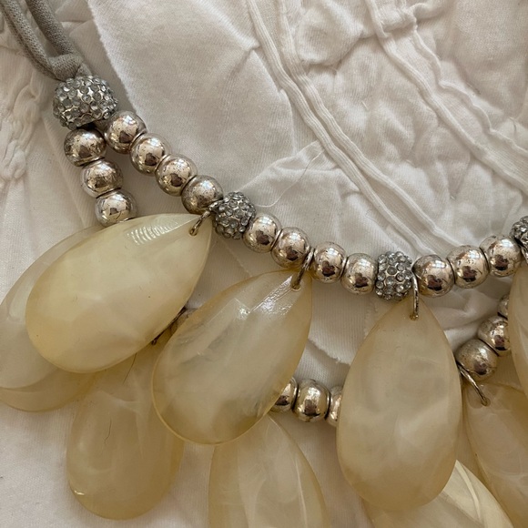 Beautiful and adjustable necklace from Anthropologie - Picture 2 of 3